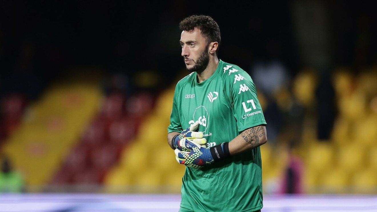 Semnează Mirko Pigliacelli. Fostul portar al Universității Craiova a bătut palma cu oficialii clubului și va parafa contractul