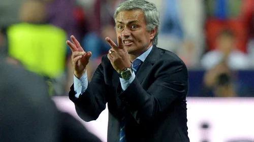 FOTO – Mourinho a luat-o complet razna. Antrenorul lui Chelsea a făcut aroganța maximă, chiar în timpul meciului. Imaginea nemaiîntâlnită pe stadioanele Europei