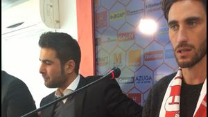 Luca Ceccarelli, prezentat oficial la Dinamo! "E o onoare să fiu primul italian din istoria clubului! A contat foarte mult relația cu Adi!" | VIDEO
