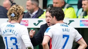 „Blestemul Ianis Hagi” l-a lovit crunt! Omul care i-a purtat sâmbetele la Rangers a fost dat afară