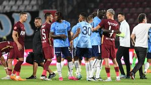 Scandal la Adana după ce CFR Cluj a primit penalty! Fotbaliștii echipei turce au sărit la bătaie, ardelenii nu au dat înapoi: arbitrii au intervenit în forță și centralul a împărțit cartonașe!