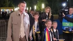 Prezență rară pe stadion. Borcea și-a scos nevasta și copiii la meci. Declarații tari ale fostului președinte de la Dinamo