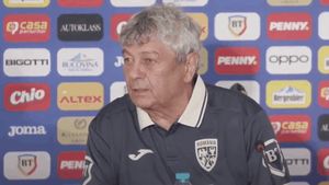 Mircea Lucescu i-a făcut praf pe jucătorii României în discuția lor şi apoi a dat vina pe ei pentru eşecul cu Bosnia: „Trebuie să iau măsuri"
