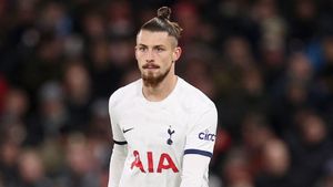 Singurul mod prin care Radu Drăgușin ar putea să se adapteze la fotbalul din Premier League: „Așa se va integra”. VIDEO