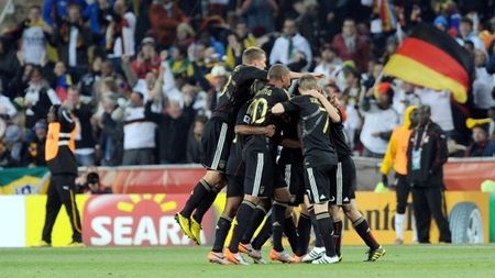 Low: "Ne bucurăm că întâlnim Anglia!"