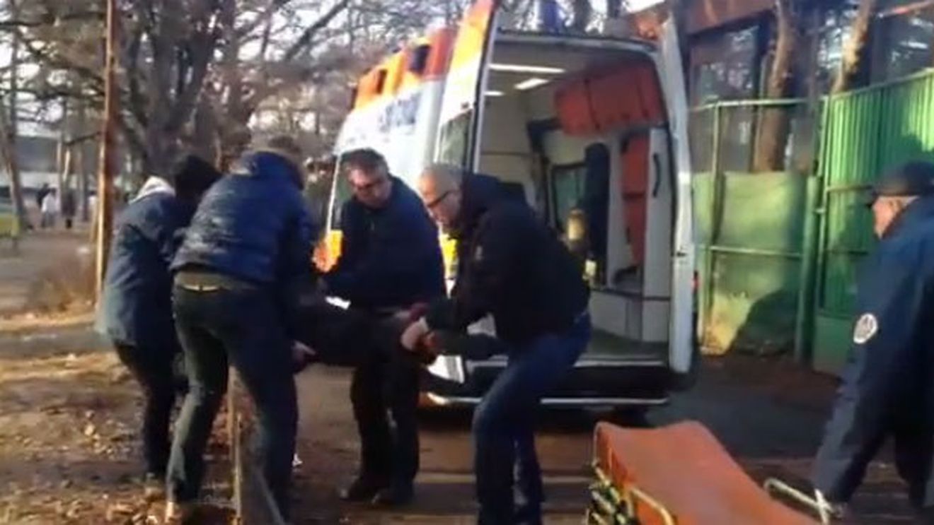 Sărbătoare umplută de sânge!** Bulgaria este  "Estul sălbatic"! VIDEO Fanii lui Levski și ai lui ȚSKA Sofia s-au bătut cu cuțite înaintea unui meci amical de baschet