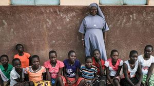 Gigi Becali atinge cote maxime de popularitate în Africa! Miliardarul nu se uită la bani și a decis să facă un gest fără precedent pentru studenții din Uganda: „Asta mi-a spus că va face”