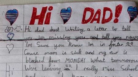 Scrisoarea impresionantă de Crăciun a unui puști pentru tatăl său mort, găsită pe un câmp, legată de un balon. Campanie pentru găsirea copilului care iubește fotbalul. Ce cadouri își dorește