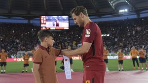 Ultimul tur al "Împăratului"! Olimpico, la picioarele marelui Totti pentru ultima dată: "Blestematul de timp! Am intrat în vestiar un copil și astăzi ies un bărbat". FOTO și VIDEO | Imaginile care vor rămâne în memoria fanilor