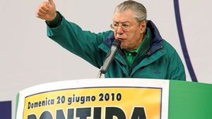 Ministrul Bossi și-a cerut scuze după ce a spus că Italia va cumpăra meciul cu Slovacia!