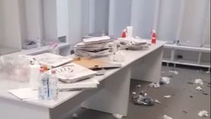 Dinu Gheorghe le bate obrazul celor de la CFR Cluj, după ce au făcut haos în vestiarul de la Arad: „Și Dan Petrescu trebuie să intervină! E urât ce au făcut!” | VIDEO EXCLUSIV ProSport Live