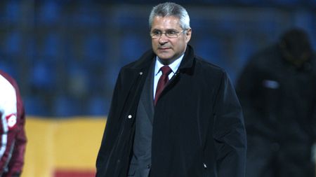 "Riscăm să nu primim licența! Nu ne mai gândim la titlu!"