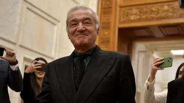 Palatul lui Gigi Becali a fost luat cu asalt. Cu două zile înainte de Crăciun, miliardarul s-a trezit cu ei la porțile vilei pe care vrea 25.000.000 de euro