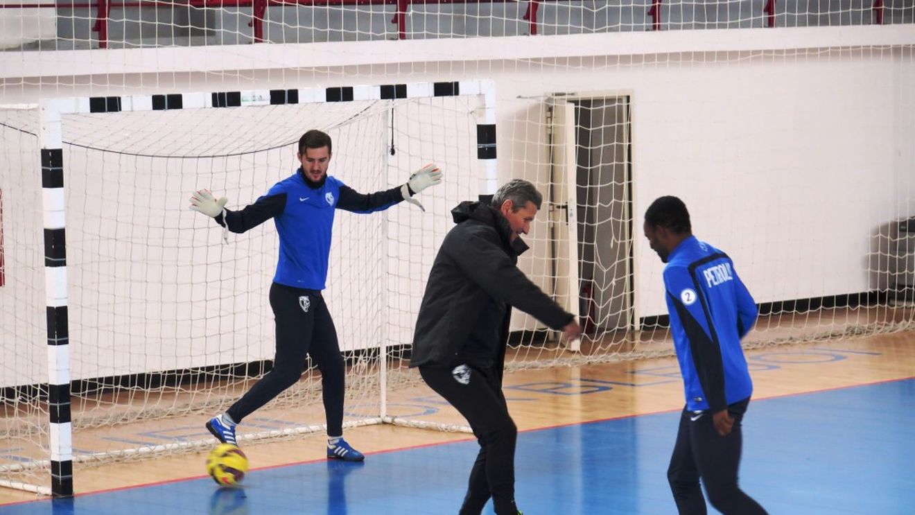 FOTO | "Lupii", sala din Blejoi și fotbalul de sală. Cum au pregătit jucătorii lui Mulțescu meciul cu Tg. Mureș din Cupa României