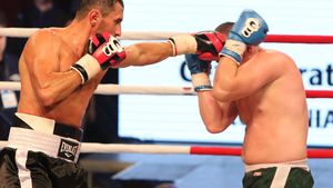 Pumni grei la Iași. Pugiliștii de la loturile naționale ale României, Moldovei și Turciei iau startul la Centura Moldovei