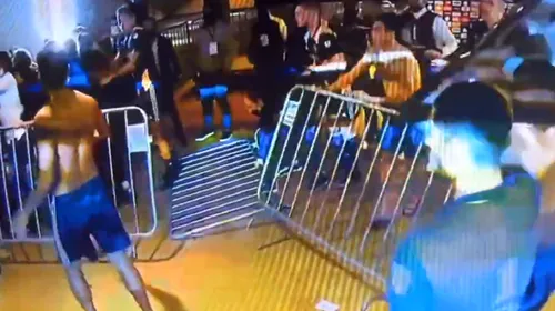 Scandal uriaș în Cupa Libertadores! Jucătorii lui Boca Juniors s-au luat la bătaie cu polițiștii și au aruncat cu gardurile în vestiar | VIDEO