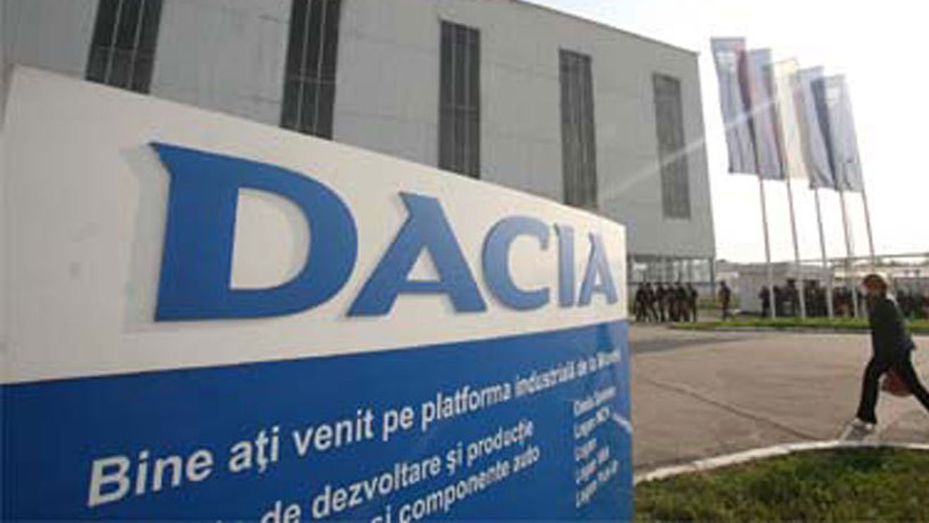 FOTO | O nouă versiune de SUV pentru Dacia. Fotografiile spion au apărut pe internet