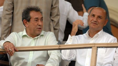 Badea râde din nou de amicul Copos!** Ce cadou UTIL va primi rapidistul după scandalul "cârtiței" din vestiar :)