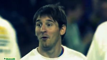 A rămas MASCĂ‚!** "Atât de bun sunt?!" :) Bannerul care l-a făcut pe Messi să roșească 