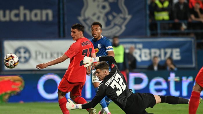 Gafa uriaşă a lui Ştefan Târnovanu care o poate costa titlul pe FCSB! Ce greşeală la golul marcat de Farul | VIDEO