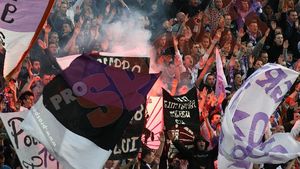 O problemă pentru 'Einstein' Balaj:** "De ce m-a tâlhărit în fața a 30.000 de fani?" Steliștii: "Au venit pentru noi"