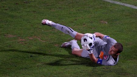 "Lobonț pleacă!"**