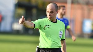 Vedictul specialistului Marius Avram pentru fazele controversate din Rapid - FCSB: „Asta e decizia corectă”