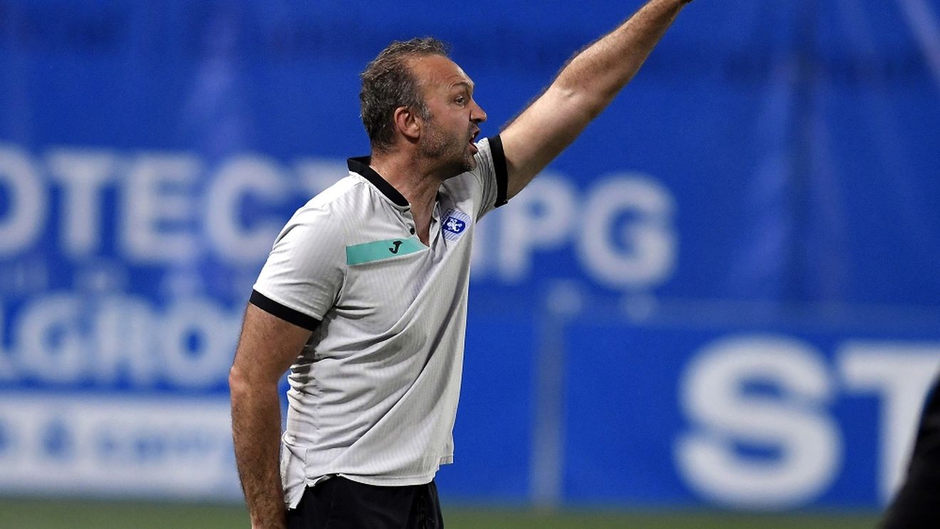 Craiova a plecat în Antalya cu Papură antrenor! Ce jucător nu a prins lotul in extremis