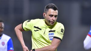 Horațiu Feșnic le-a refuzat celor de la Farul un penalty! Denis Alibec a căzut în careu, însă tot atacantul a văzut cartonașul galben