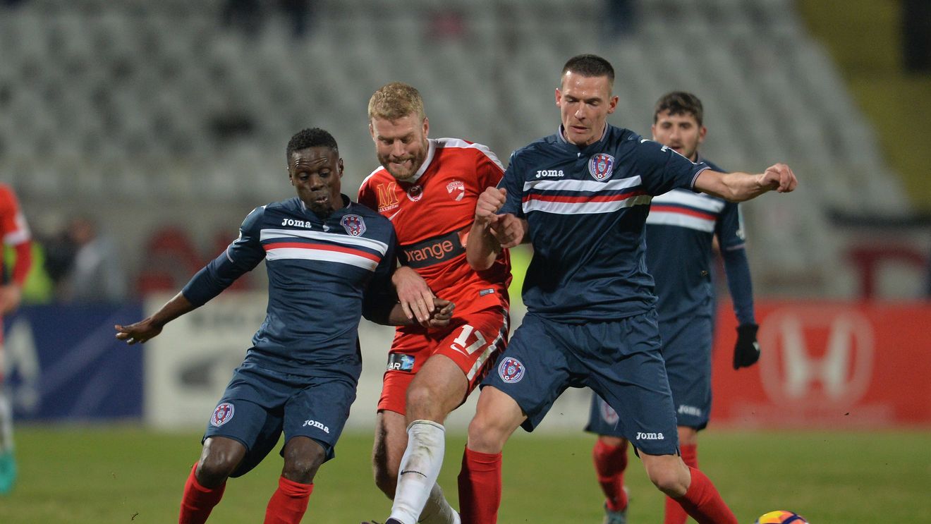 Situația șocantă la o echipă din Liga 1. Nu mai puțin de 11 jucători și-au reziliat contractele. Rămânem cu 13 echipe în campionat?