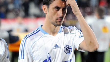 FOTO Gigi și Borcea se ceartă pentru el, însă lui nu-i stă mintea la fotbal!** Ce face Marica în plin război Steaua-Dinamo