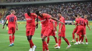 Malcom Edjouma duce scorul la 2-0 pentru FCSB, în meciul cu Saburtalo, după o fază extraordinară reușită de Ianis Stoica și Tavi Popescu