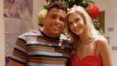 A patra oară e cu noroc! Ronaldo a cerut-o de soție pe iubita tinerică. Cum arată viitoarea nevastă a starului brazilian | GALERIE FOTO