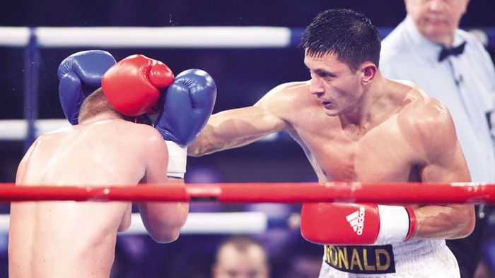 E chiar așa, frate cu Mayweather! Ronald Gavril a intrat în ring "cu" BUG Mafia și a obținut a șaptea victorie