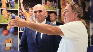 „Un model!”. Ilie Bolojan, reverență în fața lui Gică Hagi, după ce a vizitat academia „Regelui”