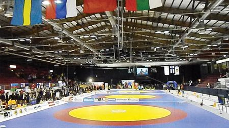 Lupte pe gheață. Europeanul de lupte, organizat într-un patinoar de 2,5 milioane de euro