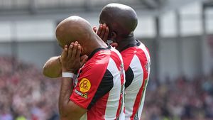 „Am deschis ușa și mi-a aruncat acid pe față”. Drama fotbalistului atacat de o femeie în fața casei sale