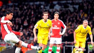 VIDEO / "Dublă" pentru Eduardo la revenirea în tricoul lui Arsenal!