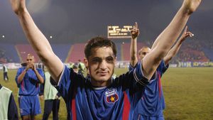 4. Mirel Rădoi: "Nu voi juca niciodată împotriva Stelei, echipa care m-a făcut mare. Poate să dea Dinamo și 3 miliarde de euro pe mine, nu mă duc niciodată acolo"