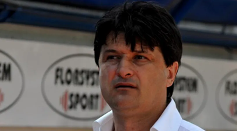 Arădenii și argeșenii se „perie
