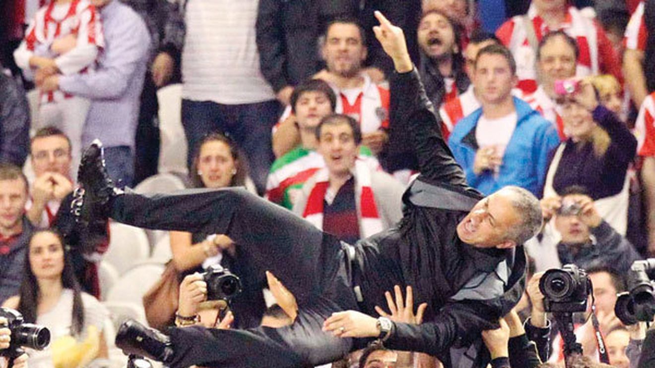 "BarÃ§a a murit, trăiască Realul!"** Încoronați în "Catedrală". Cum i-a depășit Mourinho pe Ivic, Happel sau Trapattoni