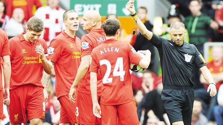 Dezvăluirea unui arbitru din Premier League: "Vorbeam des cu Ferguson!" Manchester United, 23 de meciuri fără înfrângere cu el la centru