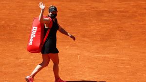 Inevitabilul se produce! Simona Halep părăsește Top 10 WTA după 7 ani, din cauza unei noi retrageri a româncei