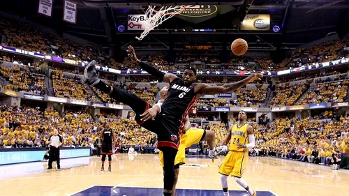 VIDEO | Salvatorii. Wade și LeBron James au egalat situația în finala Conferinței de Est dintre Pacers și Heat