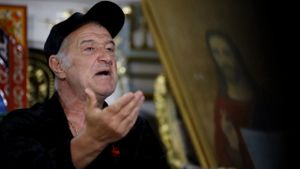 Gigi Becali n-a suportat ce a văzut şi a intervenit în forță la pauza meciului FCSB - Lyon! Trei titulari, OUT după numai 45 de minute