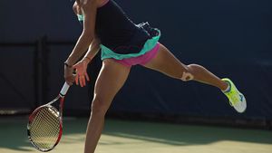 Mihaela Buzărnescu salvează mingi de meci și se califică în "sferturi" la Linz! Urmează o încleștare cu Belinda Bencic