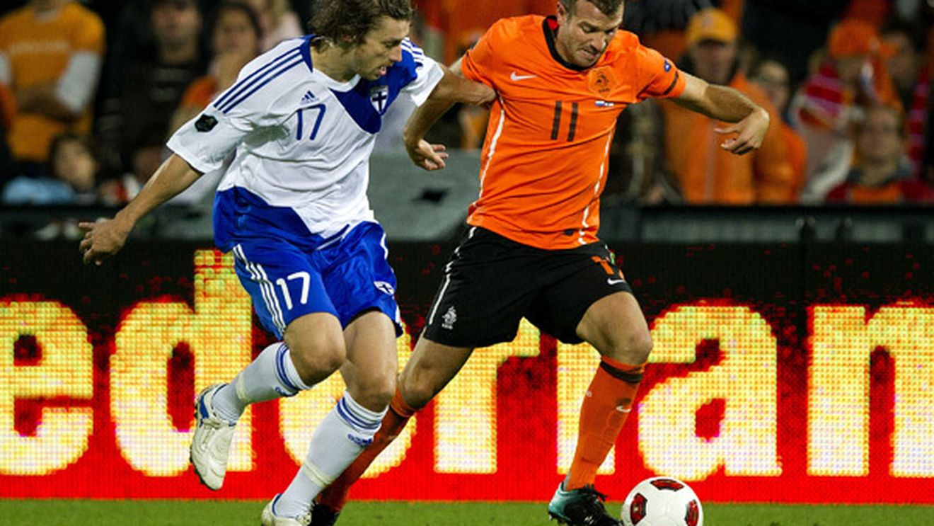 VIDEO** Van der Vaart înjură și refuză să dea mâna cu antrenorul, în momentul schimbării