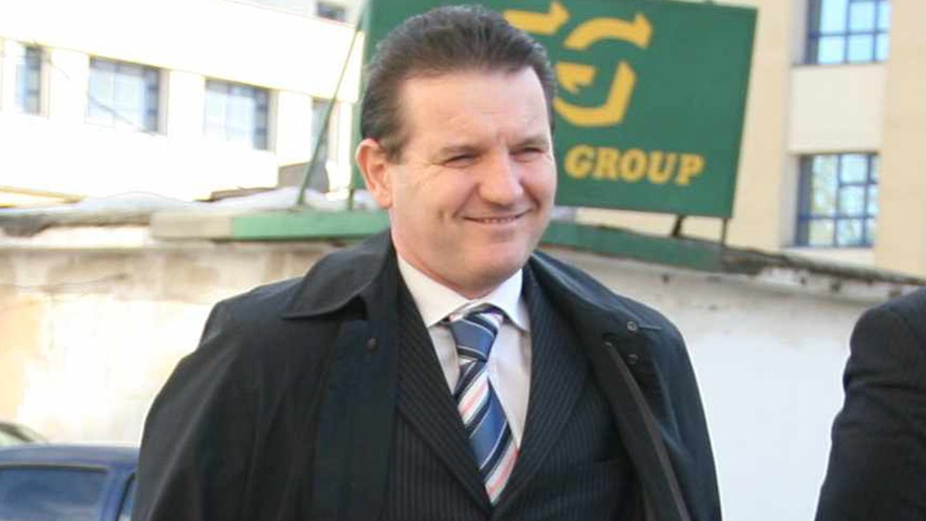 "Coman poate să se declare liber de contract"