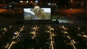 Metallica revine pe scenă, însă concertele se transmit în cinematografele drive-in din SUA. Ce înseamnă noul concept de distracție pe timp de pandemie | VIDEO