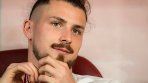 Noul antrenor de la Tottenham a vorbit despre situația lui Radu Drăgușin: „E în urmă!”